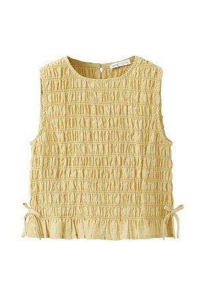 Haut sans manches jaune clair texturé avec fronces horizontales, encolure ronde, fermeture à bouton en forme de goutte d'eau, et détails de nœuds sur les côtés à la taille.