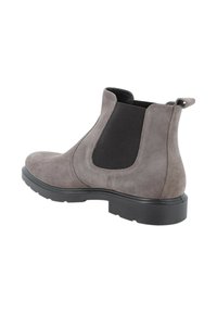 Stivaletto Chelsea in suede grigio con pannelli elastici neri ai lati, tacco basso impilato e linguetta sul retro. Suola in gomma resistente per una buona aderenza.