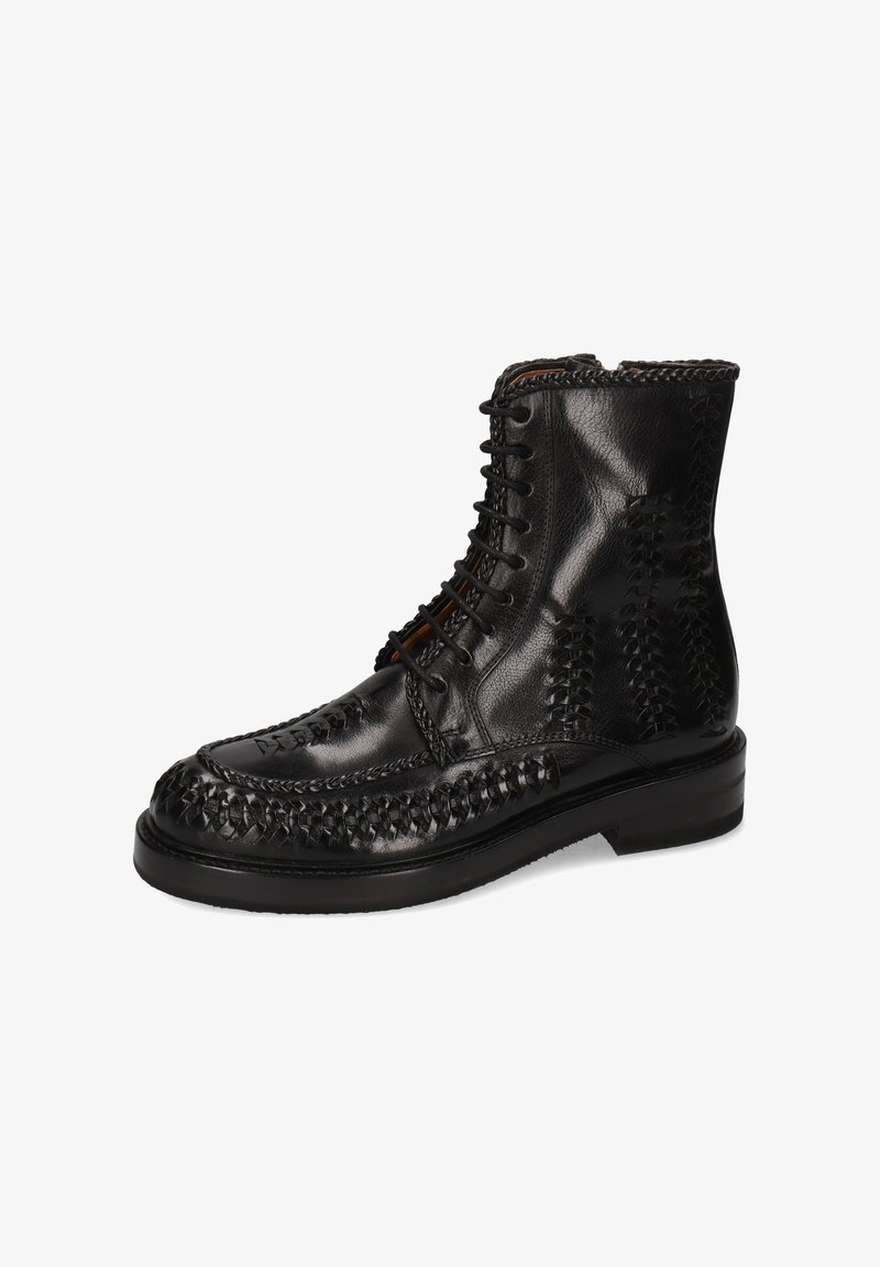 Czarne skórzane botki za kostkę o plecionej fakturze, okrągłym nosku i sznurowaniu z przodu. Posiadają ozdobne przeszycia oraz solidny obcas.