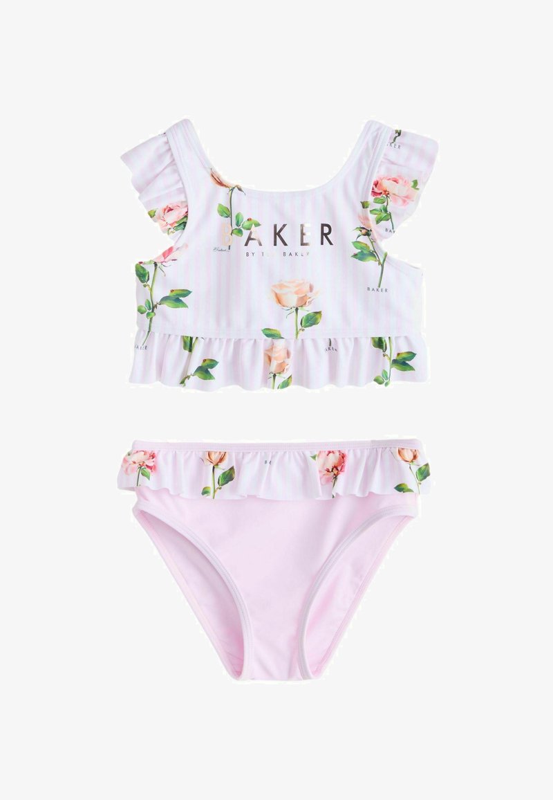 Zweiteiliger Mädchenbadeanzug mit blassrosa Blumenmuster, gerafften Ärmeln und Saum, mit dem Schriftzug "BAKER by T. Baker" auf dem Oberteil.