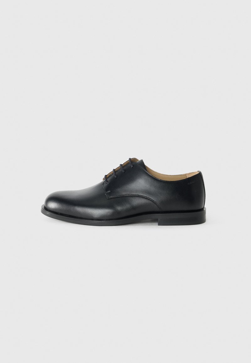 Calvin Klein Pensko med snøring - triple black