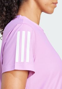 adidas Performance TEE - Sport T-shirt - preloved purple