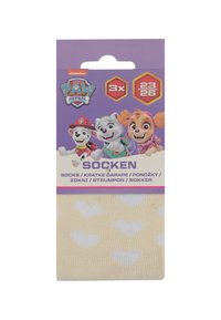 Paquete de tres pares de calcetines cortos con una tela de color amarillo claro y patrones de corazones blancos, empaquetados con gráficos de personajes de perros animados.