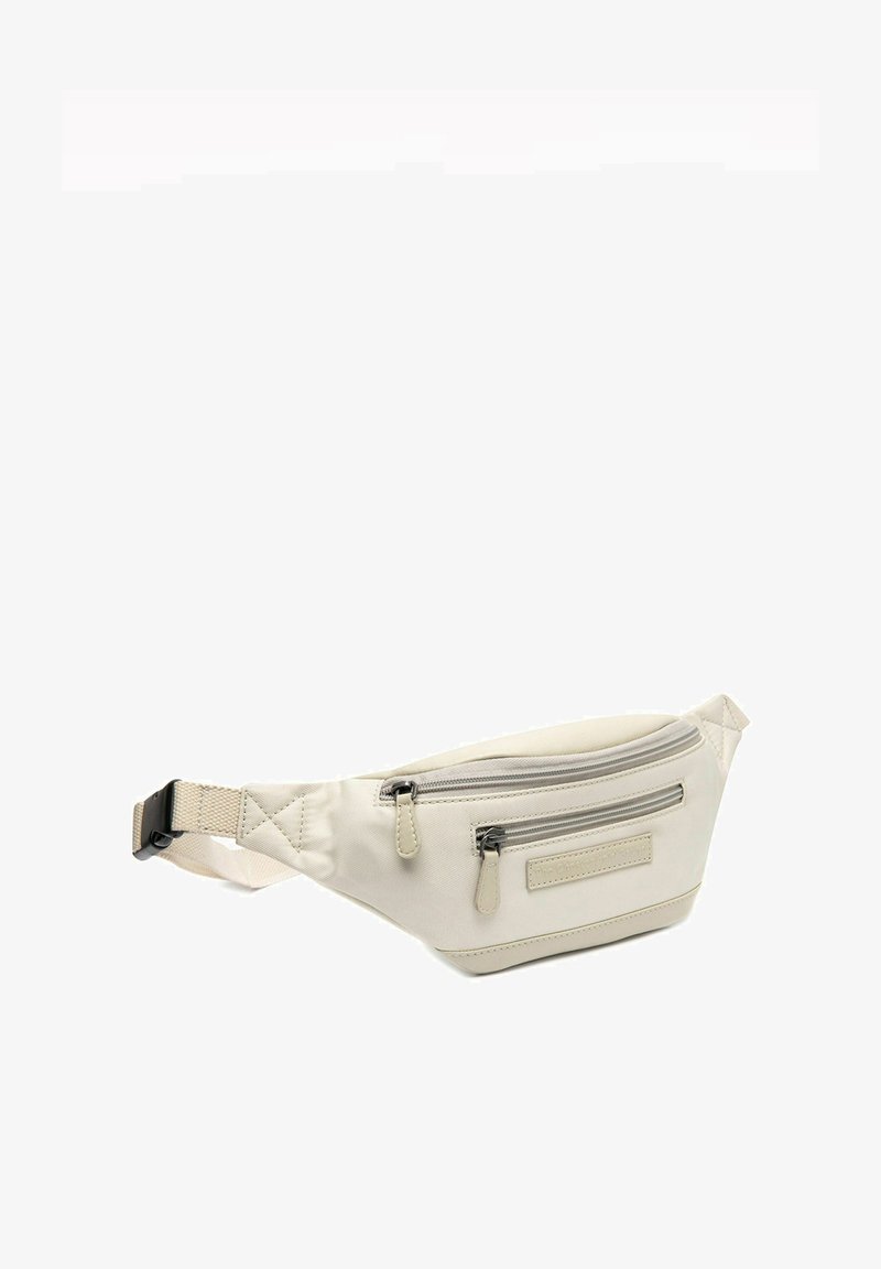 Lichtbeige heuptasje van duurzaam nylon, met twee ritscompartimenten, een verstelbare strap en subtiele textuuraccenten.
