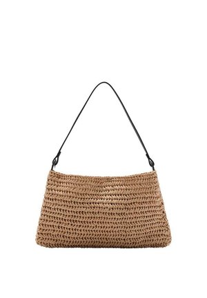 Prostokątna torebka z plecionej słomy z czarnym paskiem na ramię, charakteryzująca się gęstym splotem i naturalnym beżowym kolorem.