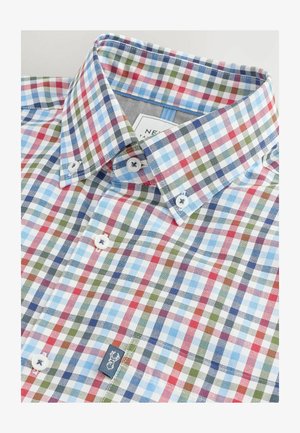 Košulja na kockice od pamučnog materijala, s kvadratima u crvenoj, plavoj, zelenoj i bijeloj boji. Ovratnik s gumbima i bijelim gumbima. Mali logo na rubu.