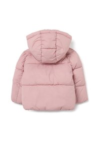 Giacca puffer rosa con cappuccio, caratterizzata da sezioni trapuntate e una texture morbida e liscia. Adatta per il freddo. Vista da dietro.