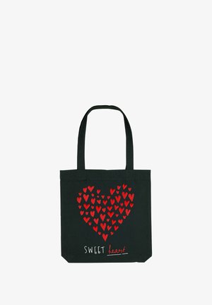 Borsa a tracolla nera con un grande cuore rosso composto da cuori più piccoli. Presenta il testo "SWEET heart" in bianco. Design semplice con manici resistenti.
