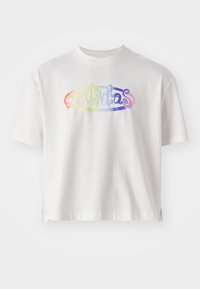 X JEREMY SCOTT PRIDE TEE UNISEX - Print T-shirt - cloud white
