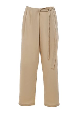 Pantalons larges beiges en tissu léger, avec une taille à nouer, des plis et des ourlets à revers pour un design structuré.
