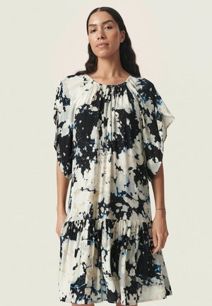 Soaked in Luxury Jurk - black cloud print