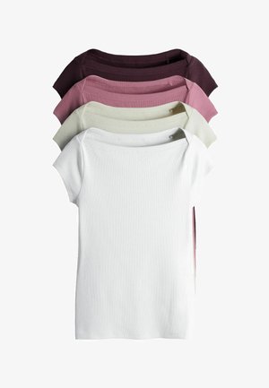 Vier kurzärmelige, gerippte Strickoberteile gestapelt in Weiß, Beige, Staubrosa und Dunkelburgunder, von vorne gesehen.