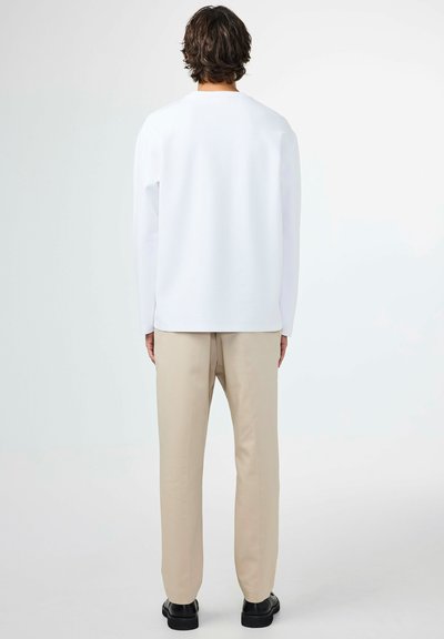 NN.07 Langarmshirt - white