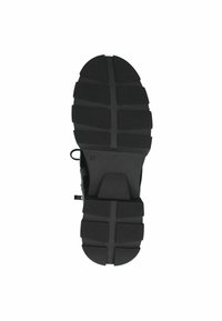 Suela de zapato de goma negra con una superficie texturada y con patrón. Presenta surcos profundos para tracción. Tamaño 37 marcado en el costado.