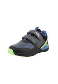 Scarpa sportiva nera e grigia con cinturini in Velcro, dettagli blu e suola verde. Presenta pannelli in rete per la traspirabilità e una punta arrotondata.