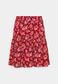 Falda corta de flores rojas con un nivel fruncido, que presenta flores rosas, azules y verdes sobre un fondo sólido.