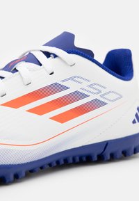 adidas Performance F50 CLUB TF UNISEX - Scarpe da calcio per terreni sintetici - footwear white/solar red/lucid blue