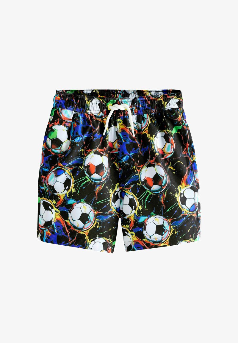 Shorts de bain noirs avec des éclaboussures colorées et plusieurs motifs de ballons de football, dotés d'une ceinture blanche à cordon.