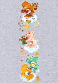 Färgglada, tecknad-stil björnar på moln, med godis och lekfulla mönster; egenskaper inkluderar gröna, rosa och gula accenter på en grå bakgrund.