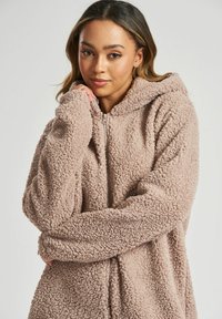 Blush pink, fleece zip-up hoodie med tekstureret materiale, oversized pasform, lange ærmer og hætte for ekstra varme.