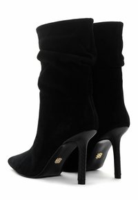 Derimod WRINKLE - Botines - black
