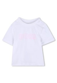 Λευκό κοντομάνικο βαμβακερό μπλουζάκι, με απαλό στρογγυλό γιακά και ανοιχτό ροζ λογότυπο "BOSS" στο μπροστινό μέρος. Δύο κουμπώματα στον ώμο.