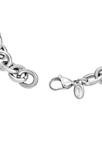 Srebrna metalowa bransoletka z dużymi, przeplatającymi się ogniwami, zapięciem typu karabińczyk i małą zawieszką z grawerem "BREIL". Gładka faktura.