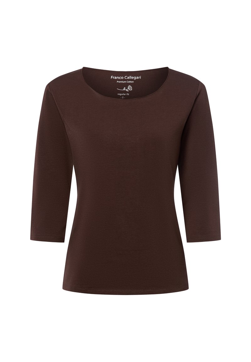 Brązowa koszula z trzema ćwierć rękawami, wykonana z najwyższej jakości bawełny, z okrągłym dekoltem i regularnym krojem. Gładka tekstura, bez widocznych wzorów lub dodatków.