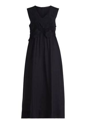 Robe midi noire sans manches avec col en V, superposition de dentelle florale sur le corsage et détail froncé à la taille, fermeture éclair au dos.