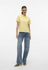 Vero Moda VMPAULINA - Jednoduché tričko - lemon meringue