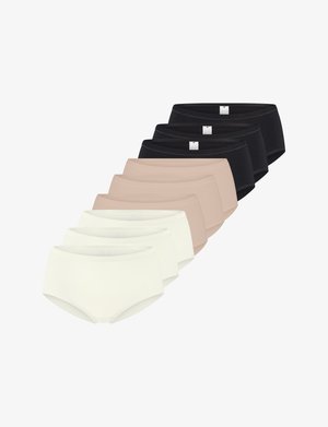Lot de sept slips de différentes couleurs : noir, beige, beige clair et blanc. Fabriqués en tissu doux avec un design simple et sans motifs visibles.