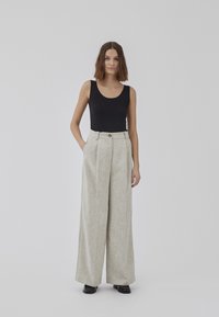 Modström HALEYMD PANTS - Püksid - summer sand melange