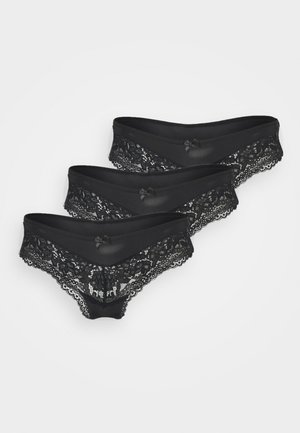 Conjunto de lencería de encaje negro que incluye tres pares con bordes festoneados, cinturilla suave y lazos decorativos en la parte frontal.
