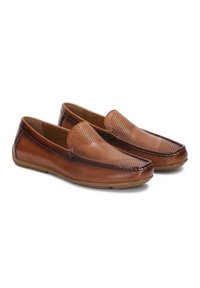 Brune læder loafers med perforeret overdel, kontrastfarvet glat tå, syninger og fleksible gummisål. Rund form for komfort.