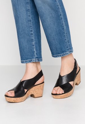 Clarks Sandały na platformie