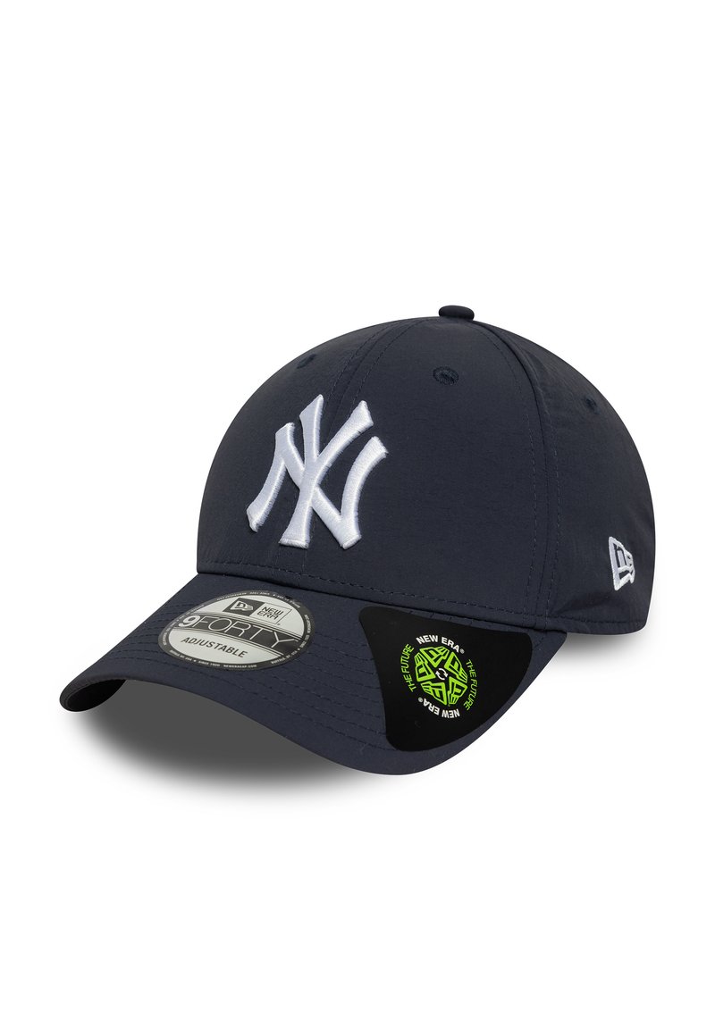 Navy zils beisbola cepure, izgatavota no tekstila, ar baltu izšuvumu New York Yankees logo un regulējamu siksniņu.