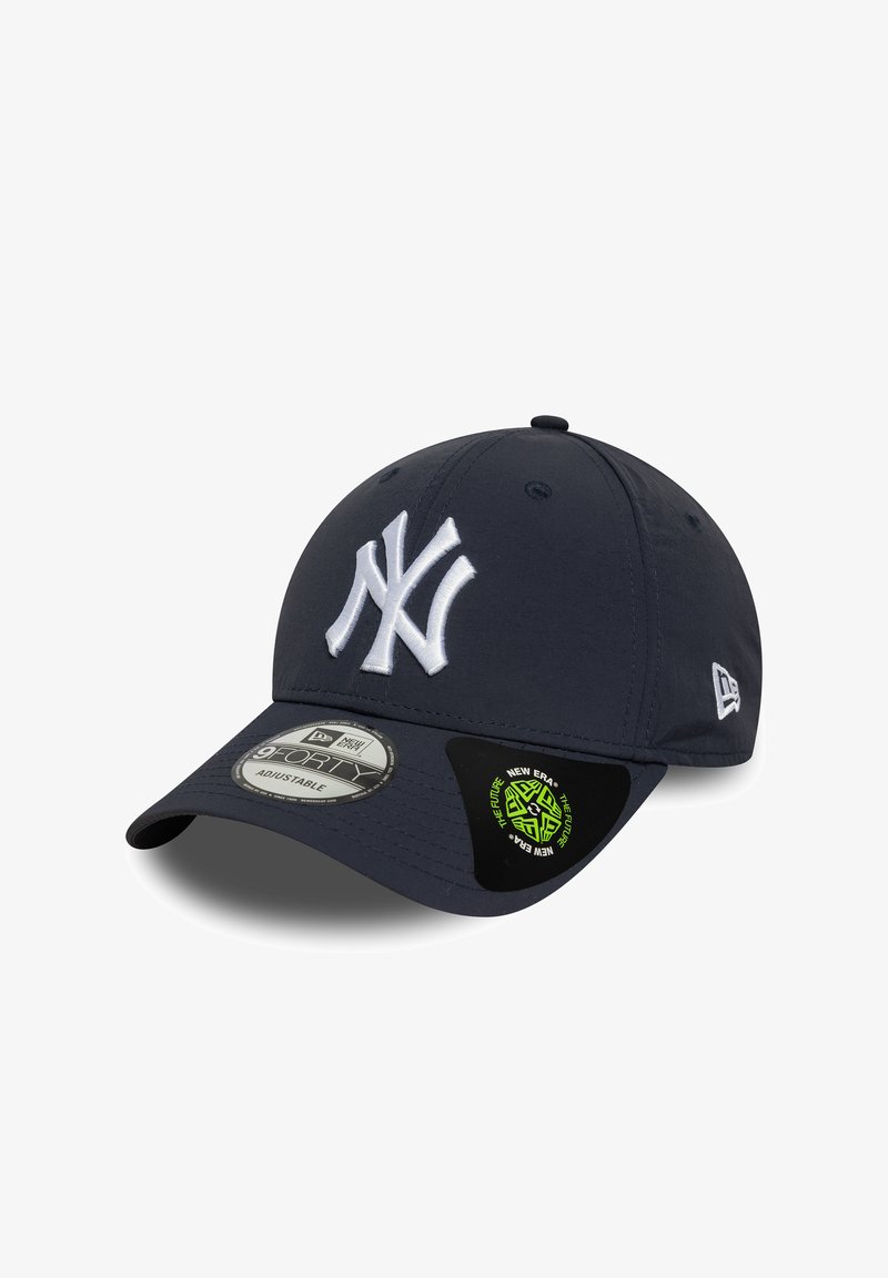 Navy zils beisbola cepure, izgatavota no tekstila, ar baltu izšuvumu New York Yankees logo un regulējamu siksniņu.
