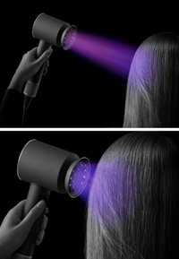 Asciugacapelli con una finitura nera opaca e ugello cilindrico. Emana una luce viola diretta verso capelli lisci e lucidi. Manico testurizzato per una presa migliore.