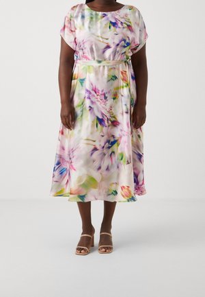 Swing Curve Robe de jour - pink