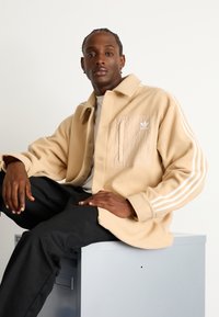 adidas Originals ADICOLOR POLAR FLEECE - Fleecová bunda - magic beige