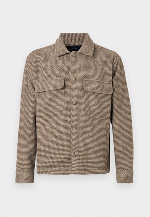 Strukturierte braune Jacke mit kariertem Muster, Knopfverschluss, zwei Brusttaschen und Kragen. Hergestellt aus einem warmen, gewebten Stoff.