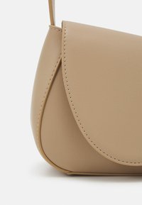 Even&Odd Kézitáska - beige