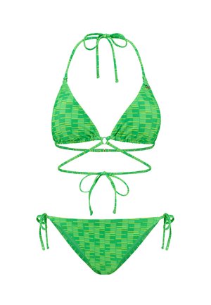 Zaļš bikini komplekts ar trīsstūra haltera topu ar saitēm un saderīgu apakšdaļu, abiem ar strukturētu ģeometrisku rakstu.