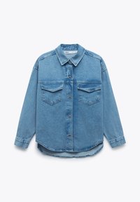 Vaaleansininen denim-paita, jossa on teräväkauluksinen kaulus, pitkät hihat, kaksi rintataskua, napit edessä ja kaareva helma. Sisältää hienovaraisen tekstuurin.