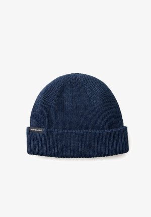 Gorro de punto azul marino hecho de tela texturizada, con un puño enrollado y una pequeña etiqueta de logo en el lado.
