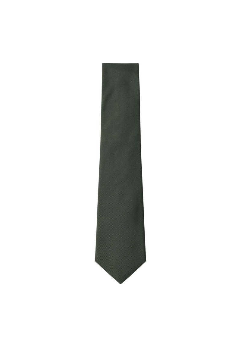 Corbata verde oscura con una textura suave, forma estrecha y punta afilada; diseñada sin patrones ni acentos para un aspecto minimalista.