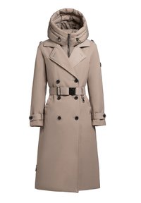 Beige lange mantel met een dubbelzijdig ontwerp, knoopaccenten, een dikke capuchon en een ceintuur bij de taille. Glad stoff met een getailleerde pasvorm.