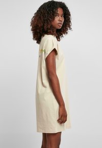 Urban Classics LADIES RAINBOW TEE DRESS - Džersejové šaty - softseagrass