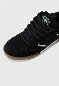 és QUATTRO UNISEX - Skate shoes - black/gum/white