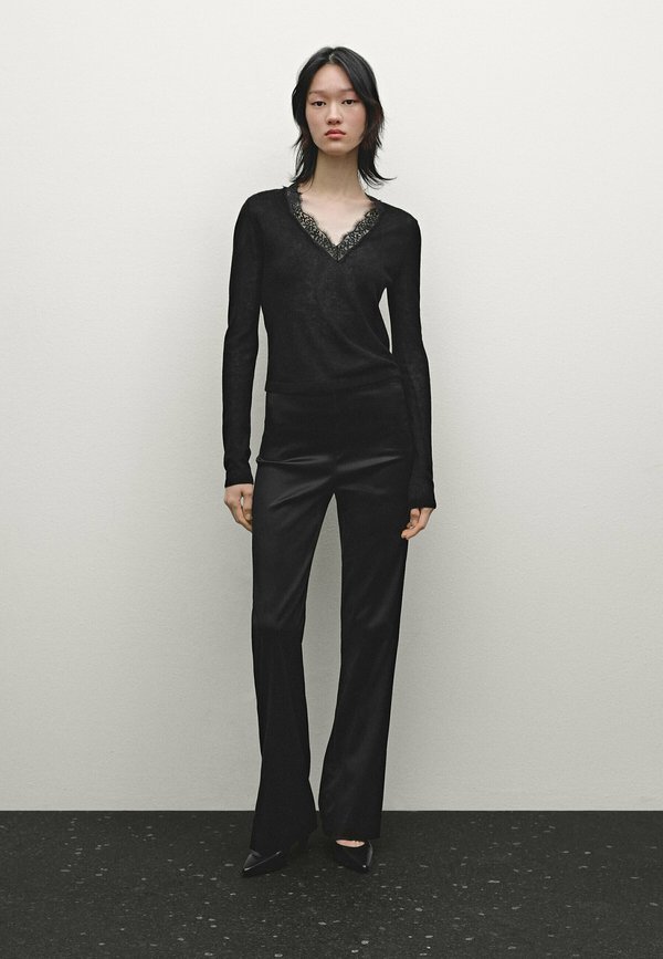 WITH LACE TRIM - Long sleeved top